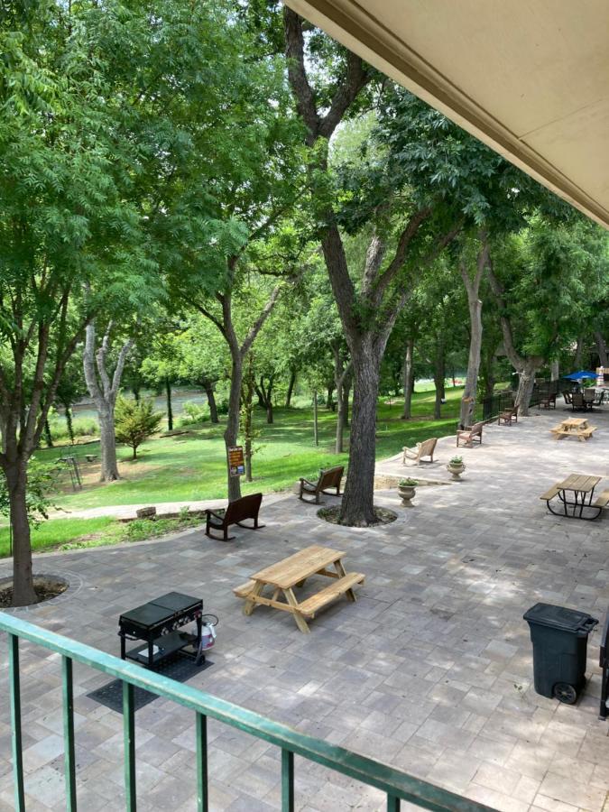 Horseshoe Riverside Lodge Canyon Lake Exterior foto